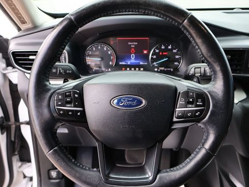 Used 2020 Ford Explorer XLT w/ Equipment Group 202A AWD/4WD image 31