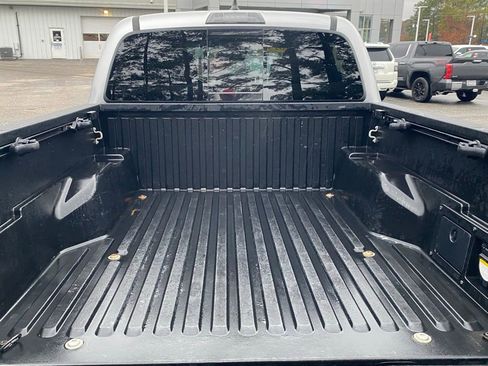 Used 2019 Toyota Tacoma TRD Sport image 11
