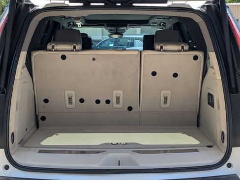 Used 2022 Cadillac Escalade Premium Luxury Platinum image 27