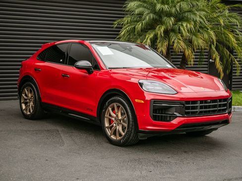 Certified 2025 Porsche Cayenne GTS AWD/4WD image 6
