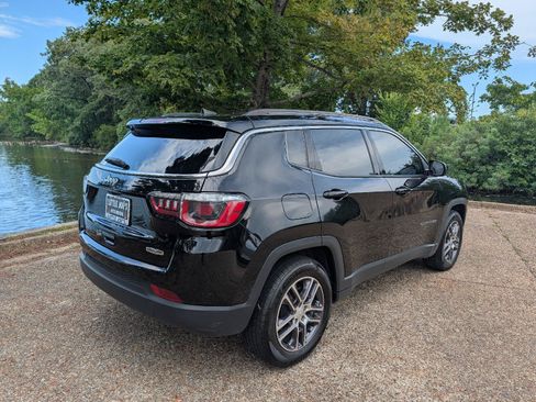 Used 2019 Jeep Compass Latitude FWD image 4