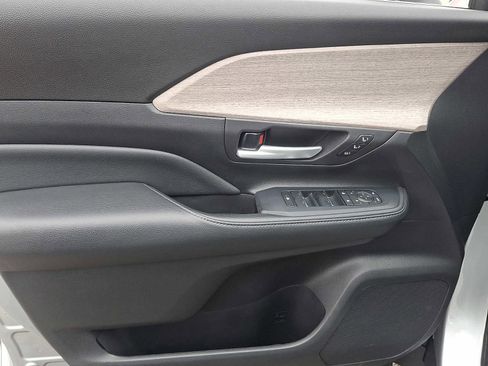 Used 2024 Toyota Grand Highlander Limited image 17