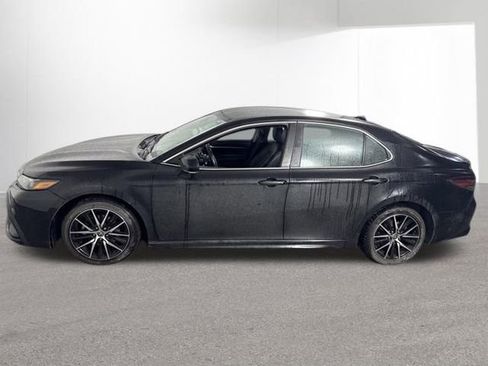 Used 2023 Toyota Camry SE image 2