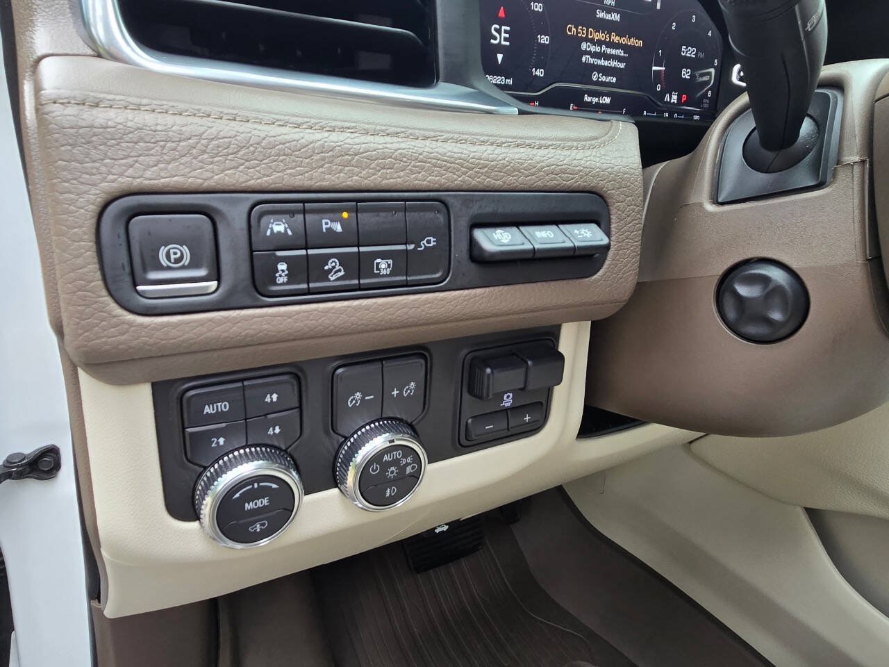 Used 2022 GMC Yukon Denali w/ Denali Ultimate Package AWD/4WD image 28