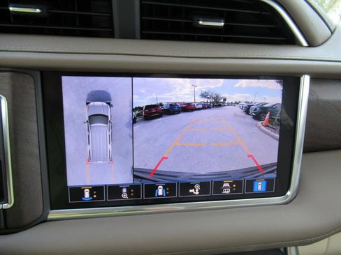 Used 2021 GMC Yukon Denali w/ Denali Premium Package AWD/4WD image 32