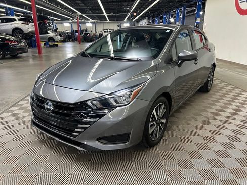 Used 2024 Nissan Versa SV FWD image 3
