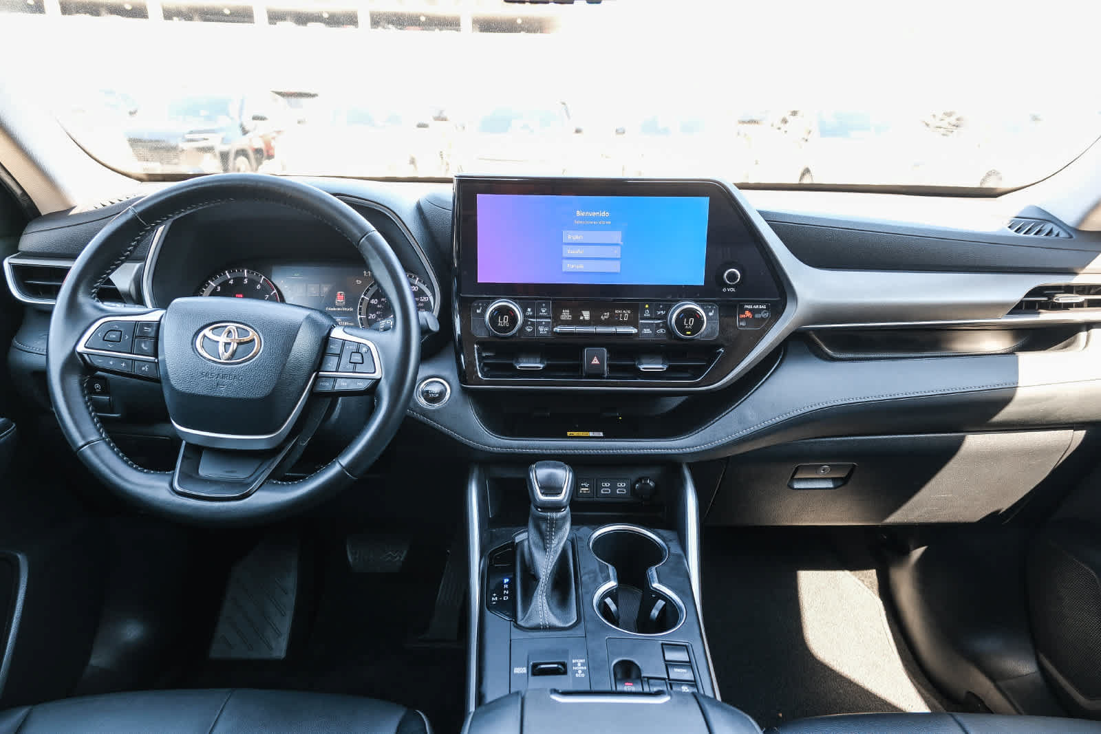 Used 2023 Toyota Highlander XLE FWD image 13