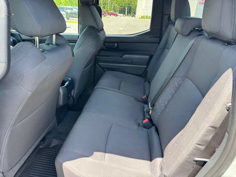 Used 2025 Toyota Tacoma SR5 AWD/4WD image 27