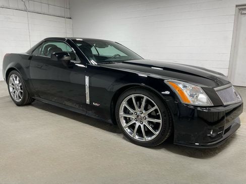 Used 2009 Cadillac XLR V RWD image 3