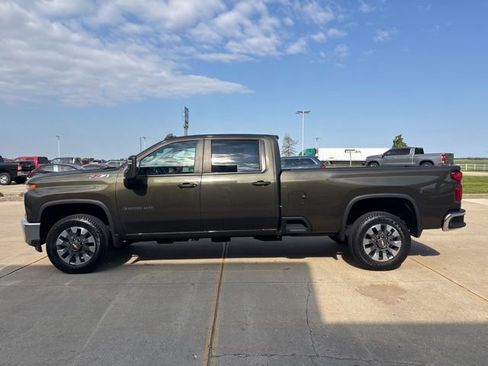 Used 2022 Chevrolet Silverado 3500 LT w/ Convenience Package AWD/4WD image 4