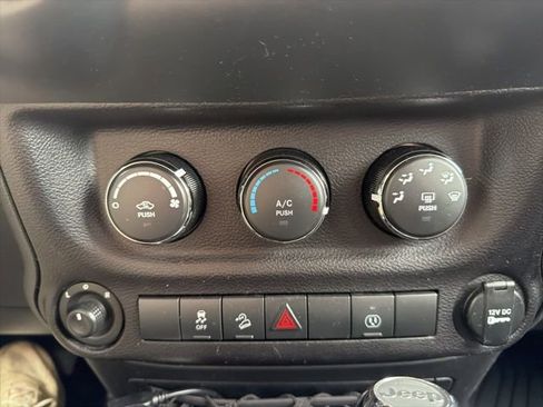 Used 2018 Jeep Wrangler Unlimited Sahara image 24