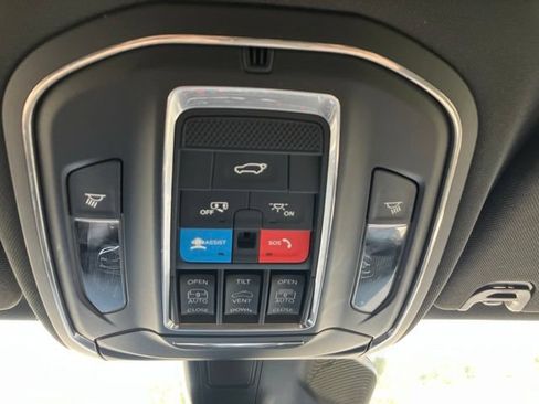 Used 2025 Jeep Wagoneer Series III w/ Premium Group I AWD/4WD image 16