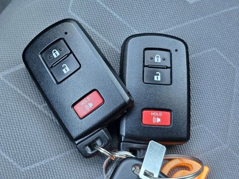 Used 2023 Toyota Tacoma TRD Sport AWD/4WD image 33
