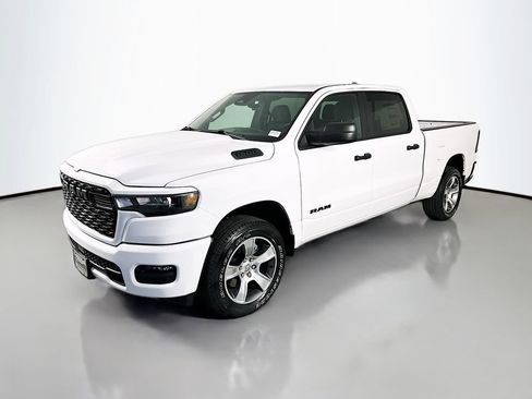 New 2026 RAM 1500 Express AWD/4WD image 3