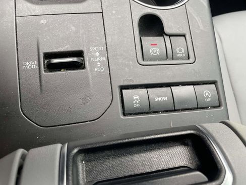 Used 2021 Toyota Highlander XLE image 43