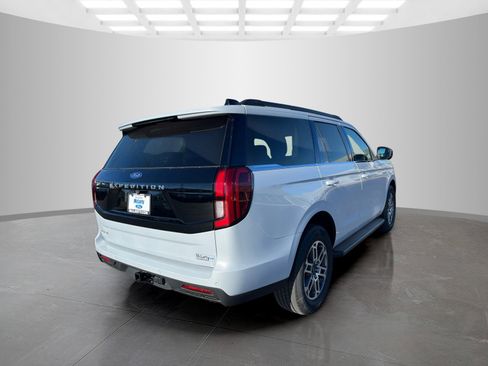 New 2026 Ford Expedition Active image 4