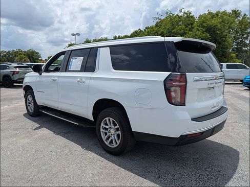 Used 2024 Chevrolet Suburban LT RWD image 5
