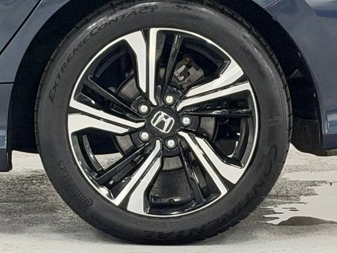 Used 2018 Honda Civic Touring image 9