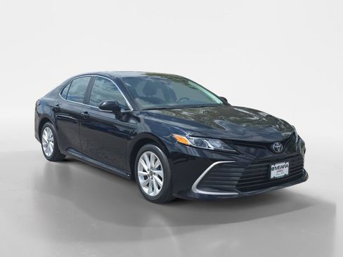 Used 2023 Toyota Camry LE w/ Convenience Package FWD image 9