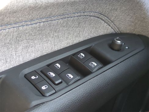 New 2025 Jeep Compass Latitude image 23