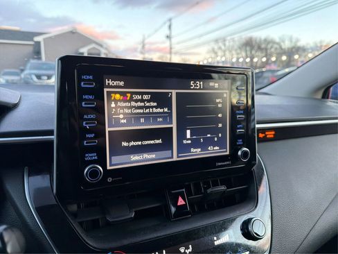 Used 2021 Toyota Corolla LE image 18