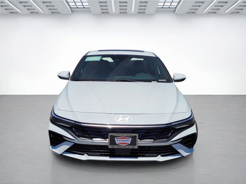 New 2025 Hyundai Elantra Limited image 2