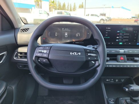 Used 2025 Kia K4 FWD image 16