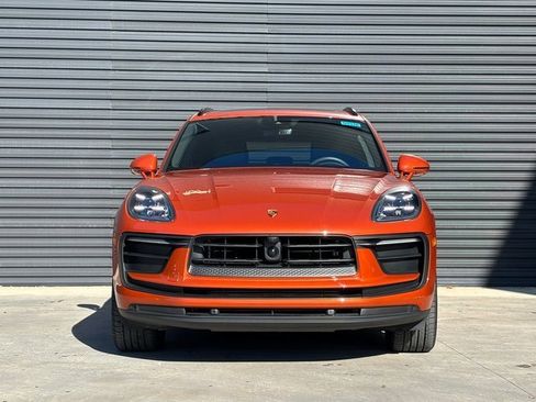 Certified 2025 Porsche Macan image 10