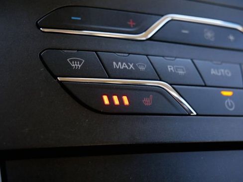 Used 2018 Ford Edge SEL w/ Equipment Group 201A FWD image 26