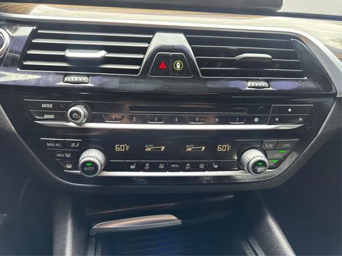 Used 2019 BMW 530e image 24