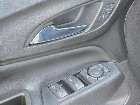 Used 2018 Chevrolet Equinox LT FWD image 22