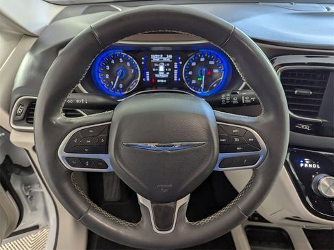 Used 2022 Chrysler Voyager LX image 20