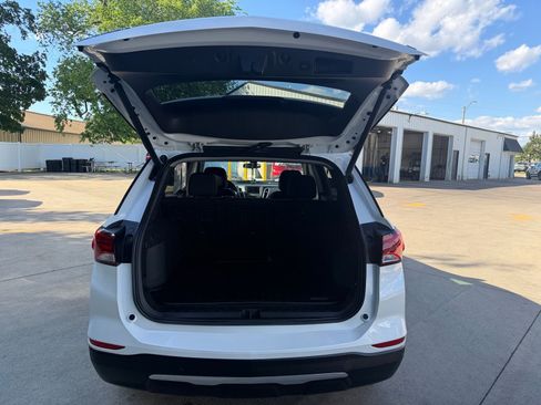 Used 2024 Chevrolet Equinox LT w/ LPO, Floor Liner Package FWD image 12