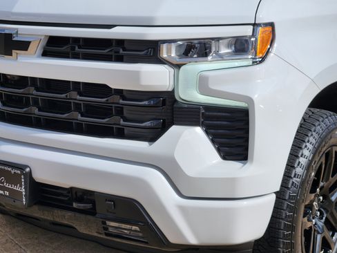 Used 2023 Chevrolet Silverado 1500 RST AWD/4WD image 10