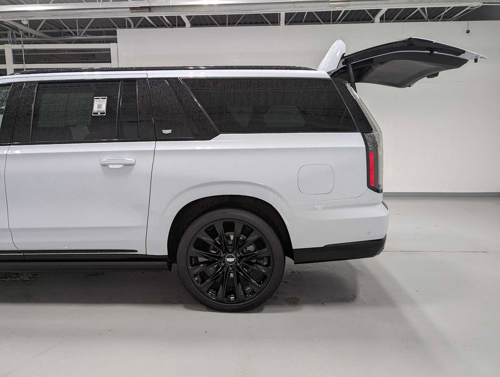 Certified 2026 Cadillac Escalade ESV Platinum Sport w/ LPO, ONYX Package AWD/4WD image 11