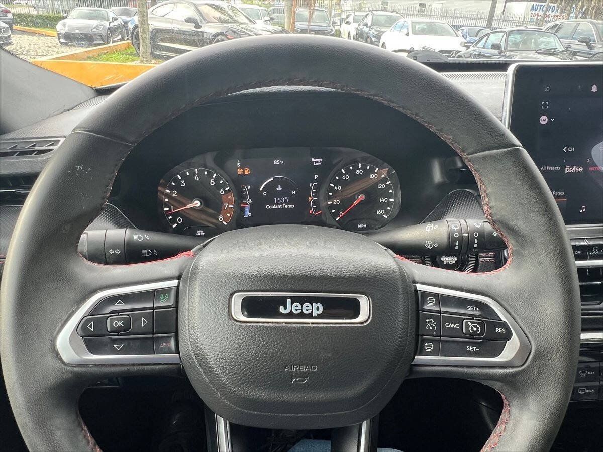 Used 2025 Jeep Compass Trailhawk AWD/4WD image 11
