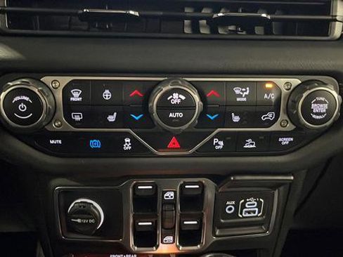 Used 2025 Jeep Wrangler Unlimited Rubicon 4xe image 17