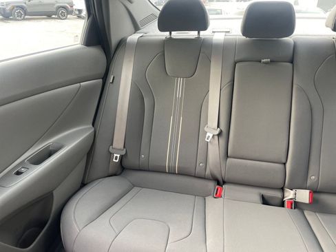 Used 2025 Hyundai Elantra SEL image 38