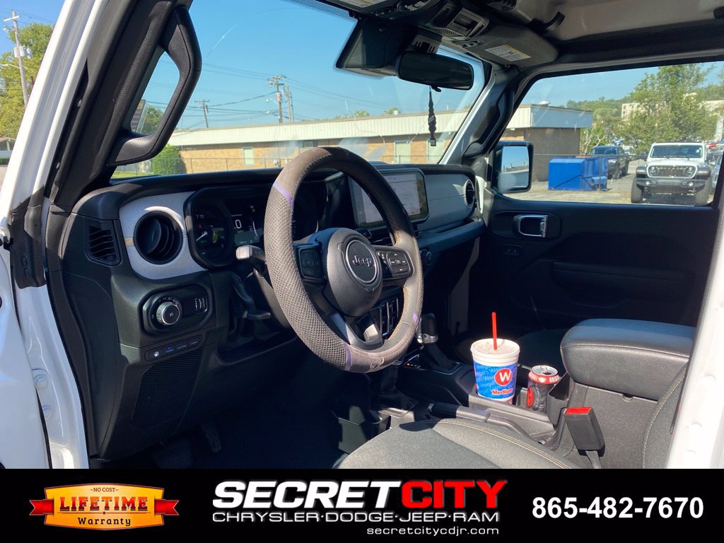 Used 2024 Jeep Wrangler Unlimited AWD/4WD image 13