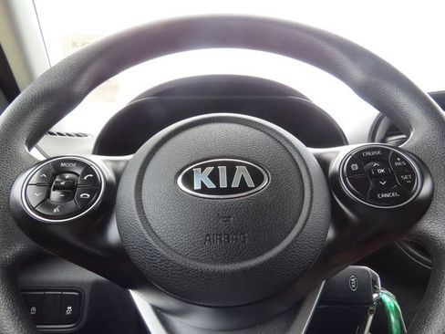Used 2021 Kia Soul LX FWD image 11