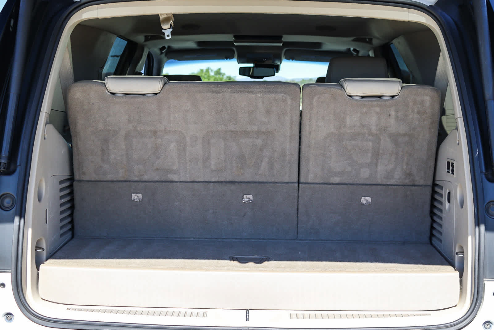 Used 2016 GMC Yukon Denali w/ Open Road Package RWD image 30