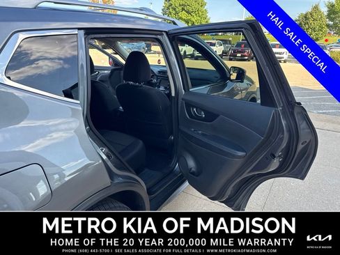 Used 2017 Nissan Rogue SV AWD/4WD image 38