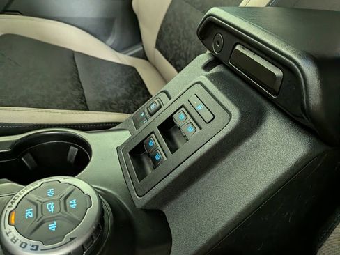 Used 2022 Ford Bronco Wildtrak AWD/4WD image 33
