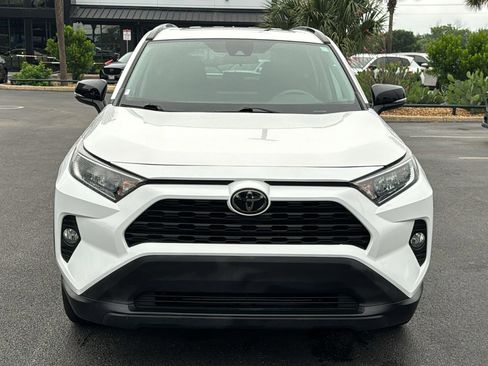 Used 2021 Toyota RAV4 XLE w/ Convenience Package FWD image 3