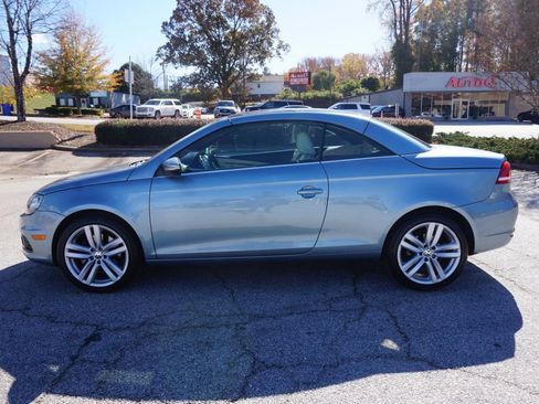 Used 2013 Volkswagen Eos Executive FWD image 2