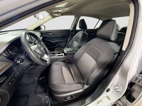 Used 2024 Nissan Altima 2.5 SV FWD image 20