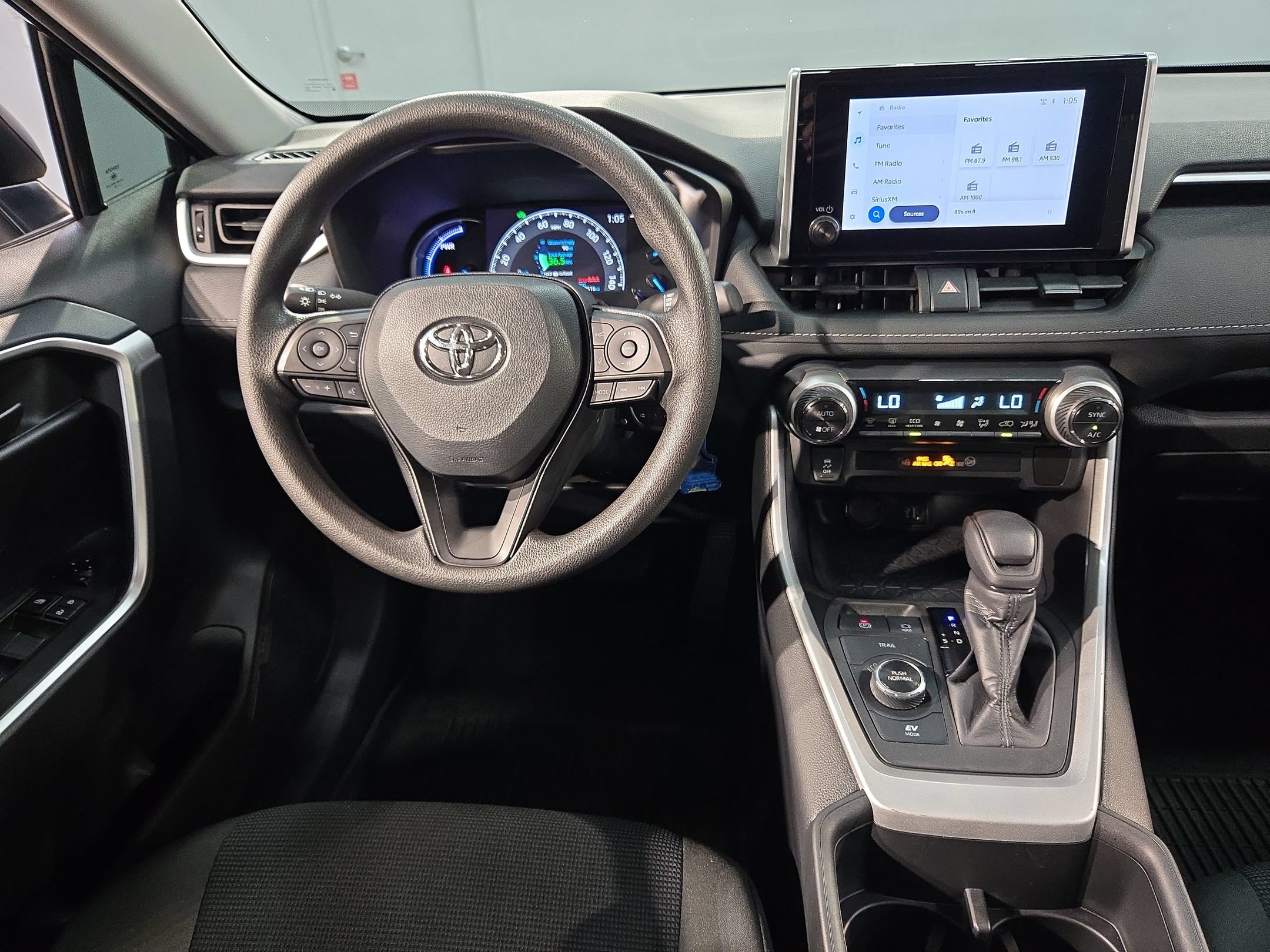 Used 2024 Toyota RAV4 LE AWD/4WD image 9