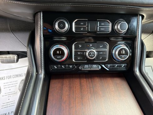 Used 2024 GMC Yukon Denali Ultimate AWD/4WD image 23
