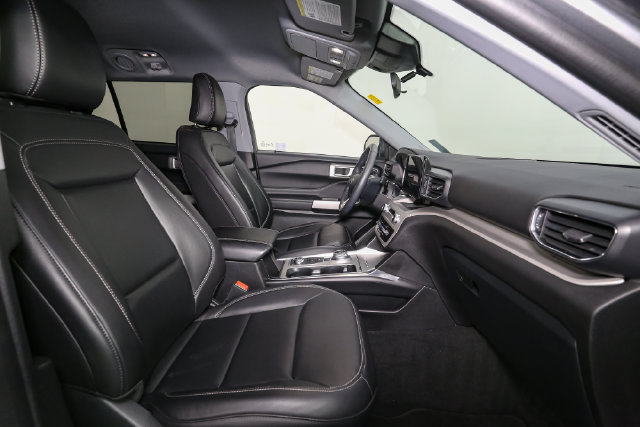 Used 2023 Ford Explorer XLT w/ Equipment Group 202A AWD/4WD image 17