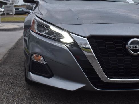 Used 2022 Nissan Altima 2.5 SV FWD image 14